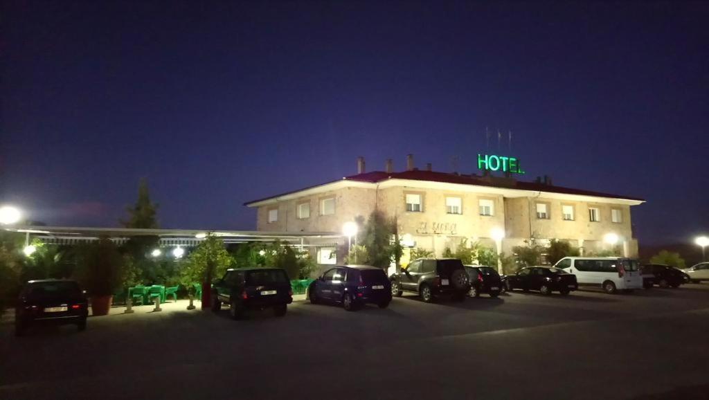 Hotel Restaurante Sostenible La Laguna Brozas Exteriör bild