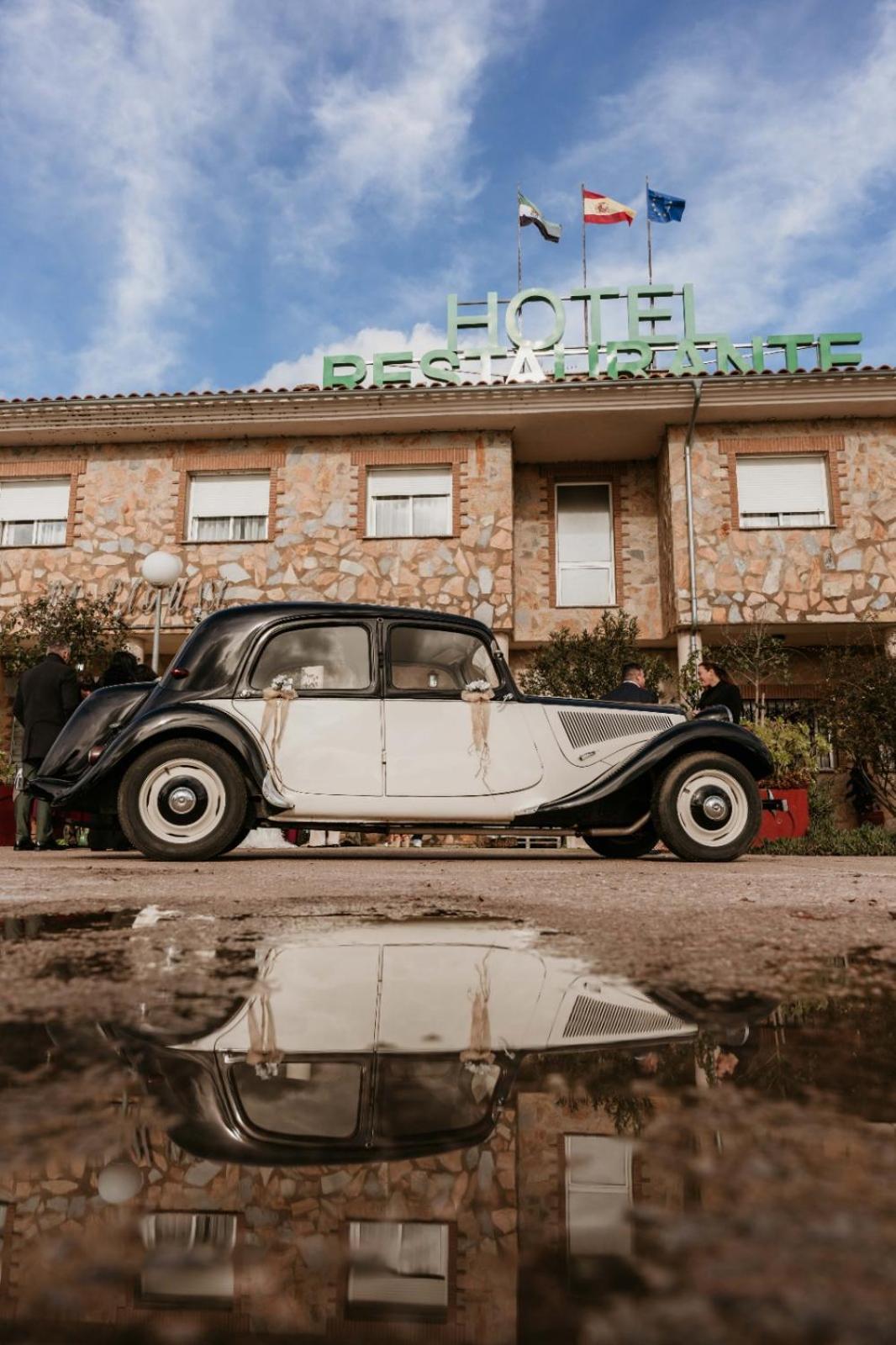 Hotel Restaurante Sostenible La Laguna Brozas Exteriör bild