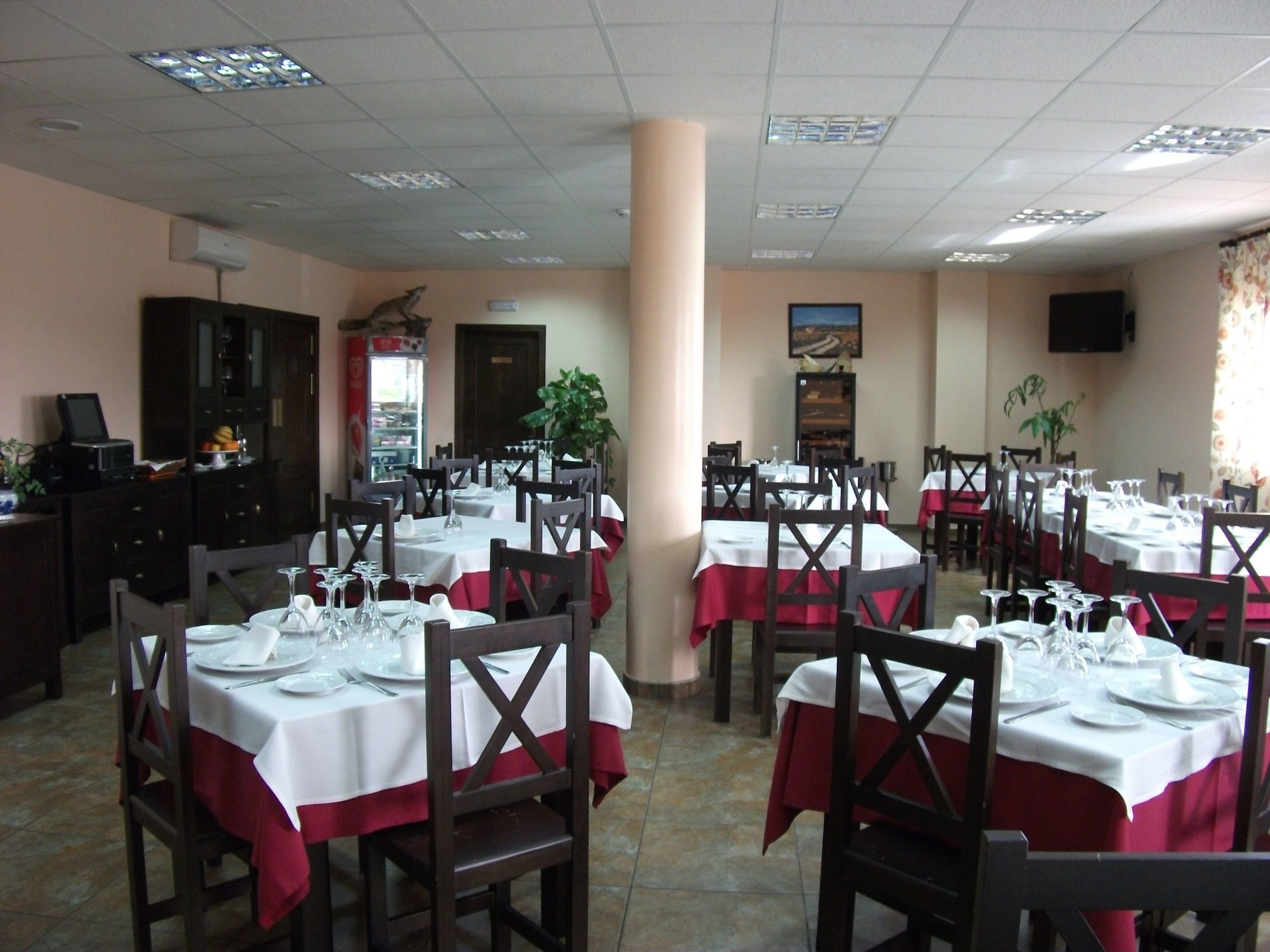 Hotel Restaurante Sostenible La Laguna Brozas Restaurang bild