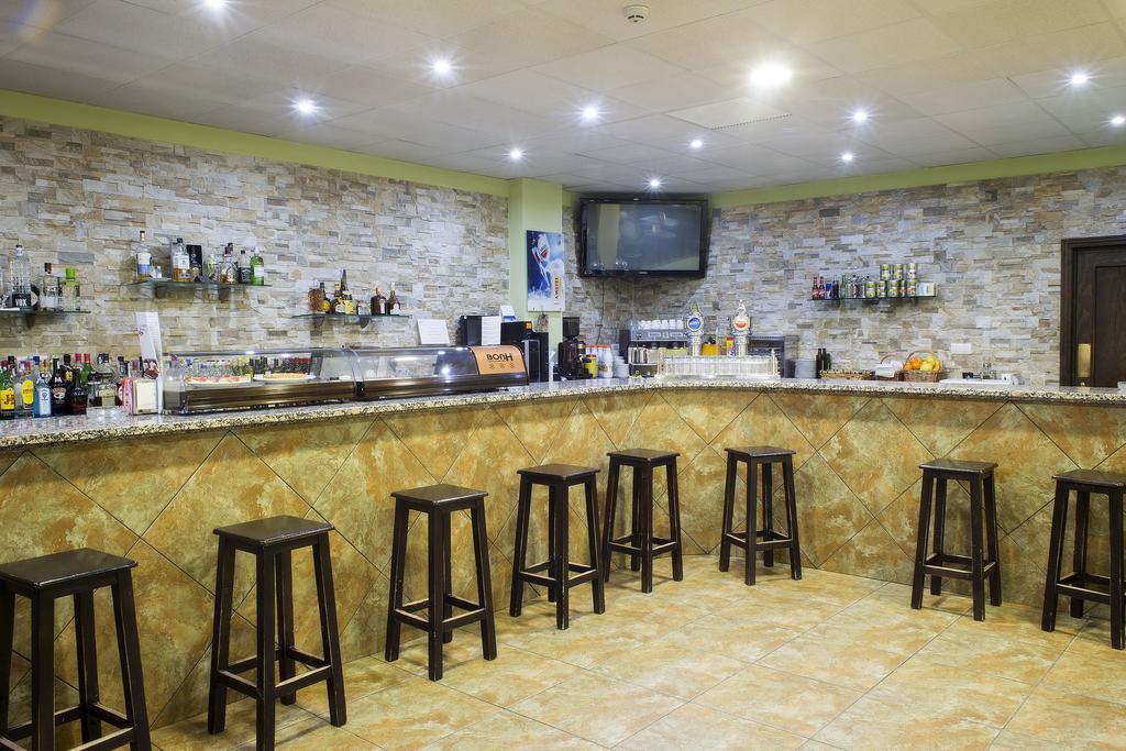 Hotel Restaurante Sostenible La Laguna Brozas Exteriör bild
