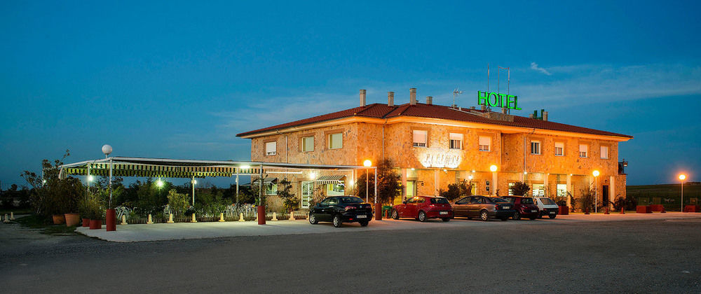 Hotel Restaurante Sostenible La Laguna Brozas Exteriör bild