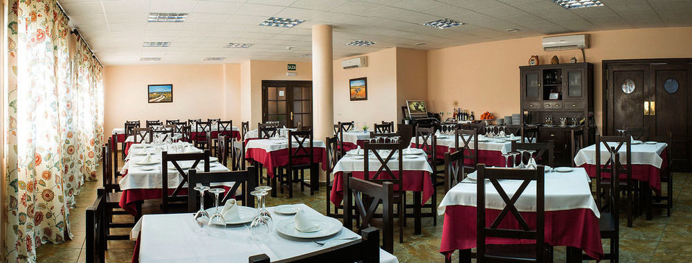 Hotel Restaurante Sostenible La Laguna Brozas Exteriör bild