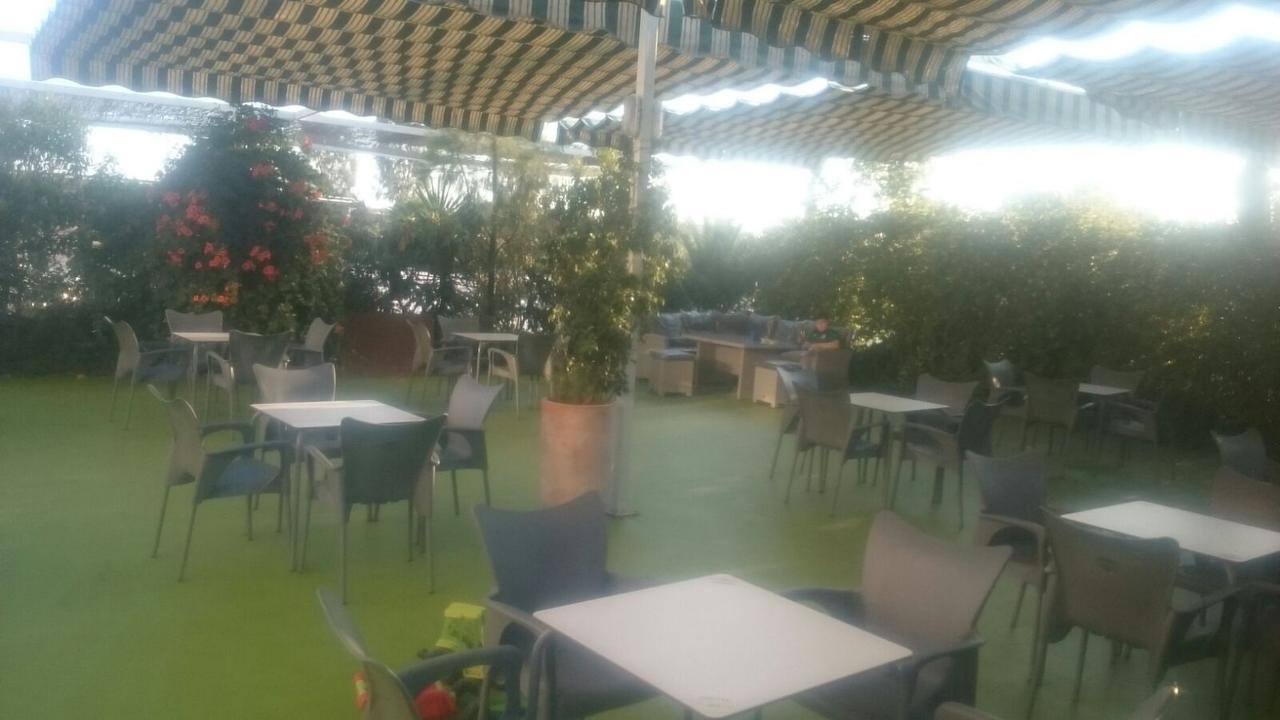 Hotel Restaurante Sostenible La Laguna Brozas Exteriör bild